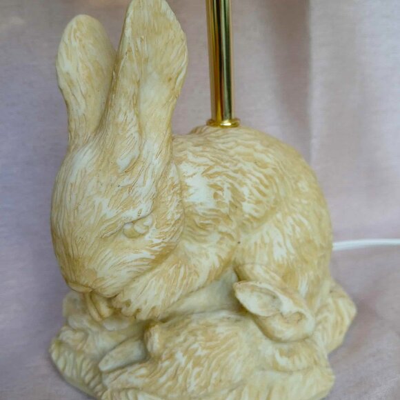 Adorable Mamma Bunny & 3 Baby Bunnies Carved Poly Resin Figurine Accent Lamp - Picture 2 of 6